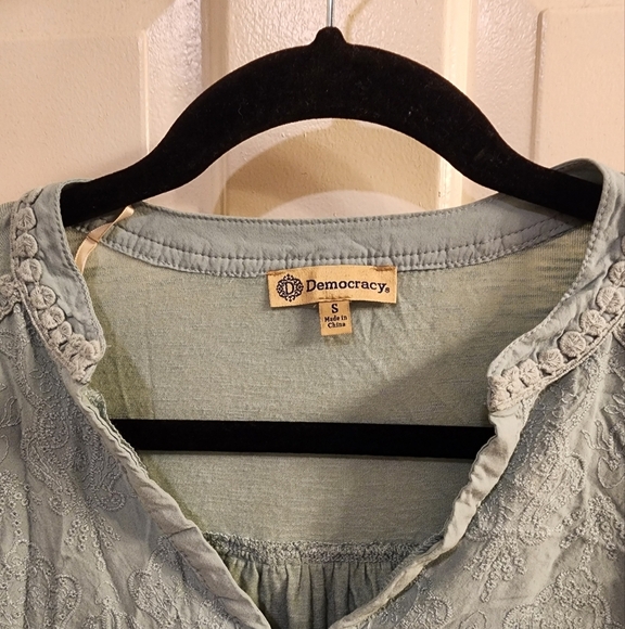 Democracy top light blue/denim like size small - Picture 2 of 3